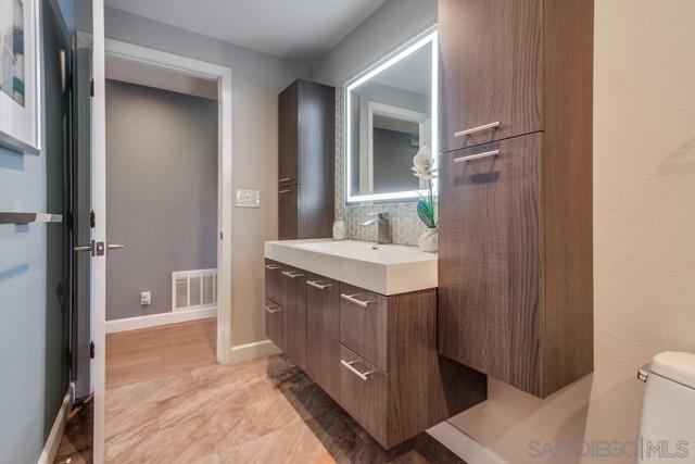 1315 Camino Linda Dr, San Marcos CA: https://media.crmls.org/mediaz/34315c7e-9485-4ee2-a870-f0c6da986177.jpg