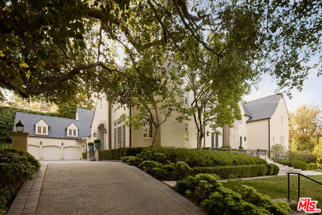 10301 Strathmore Drive, Los Angeles CA: https://media.crmls.org/mediaz/3431ab58-b00e-4511-9f14-0b7efe0914f8.jpg
