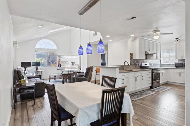519 Longwood Court, Hayward CA: https://media.crmls.org/mediaz/34335475-6838-499b-8cb3-145a183dcb3b.jpg