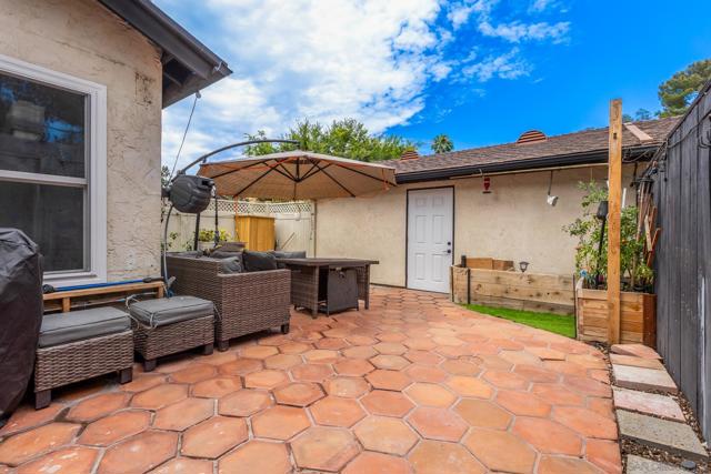 2327 Rosal Ln, Spring Valley CA: https://media.crmls.org/mediaz/343375f3-1de1-4490-a01e-ec92a8204c1b.jpg