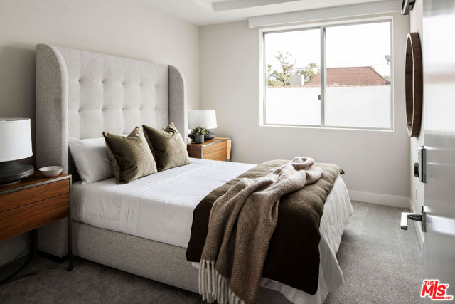460 N Palm Drive, Beverly Hills CA: https://media.crmls.org/mediaz/3433b3e6-b2a5-481b-844b-2e64f4f8706c.jpg