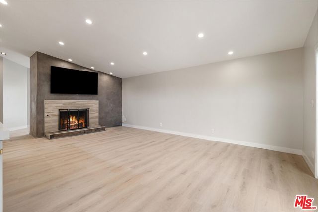 10650 Putney Road, Los Angeles CA: https://media.crmls.org/mediaz/34340631-e4b6-4a5c-98f2-83acce2eb0cc.jpg