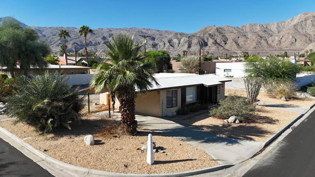 77643 Temecula, La Quinta CA: https://media.crmls.org/mediaz/343441d1-42f1-4e11-8b23-54a704a3c725.jpg