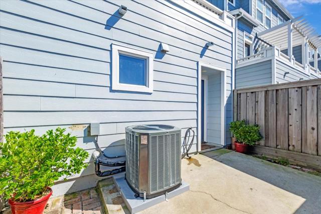 684 Grand Terrace, Hayward CA: https://media.crmls.org/mediaz/3436bee6-3905-4689-a89f-281890a7bfeb.jpg
