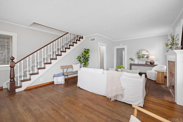 131 H Avenue, Coronado CA: https://media.crmls.org/mediaz/3436d2de-1889-44fd-9e33-fe64a6874a91.jpg
