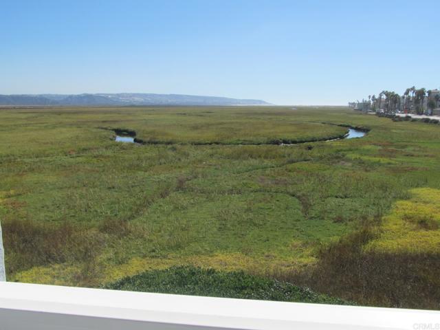 1111 Seacoast, Imperial Beach CA: https://media.crmls.org/mediaz/3436ef01-4997-40d0-99de-8225b2a24aed.jpg