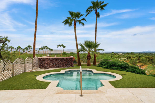 855 W Coronado Avenue, Palm Springs, CA 92262
