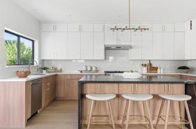 55 Orchard Avenue, Redwood City CA: https://media.crmls.org/mediaz/3437d950-bb6b-46ba-80c2-e11e6efa0d29.jpg