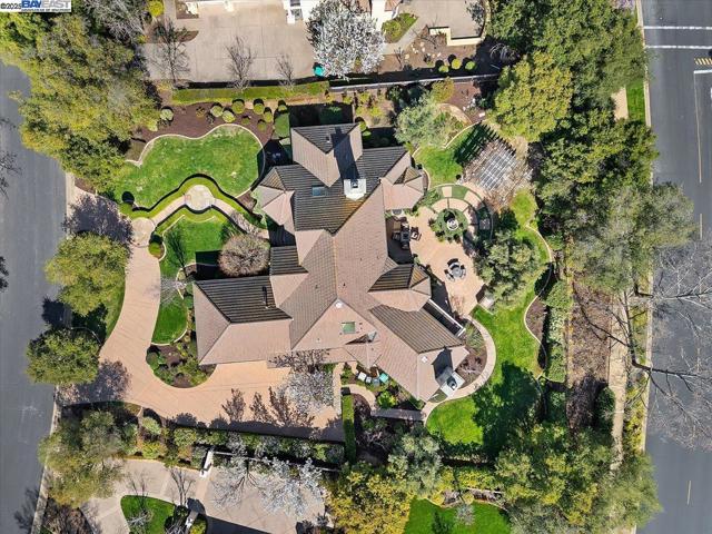 2434 Pomino Way, Pleasanton CA: https://media.crmls.org/mediaz/34382d08-23f2-4495-a043-415d464dc833.jpg