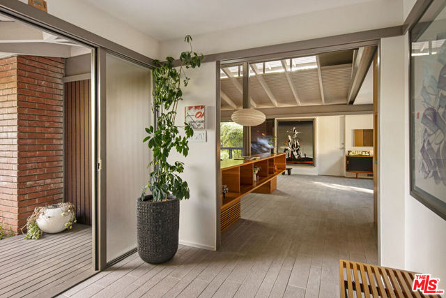 1030 Canon Drive, San Marino CA: https://media.crmls.org/mediaz/3438422f-7a06-441c-99a4-f6c10d4a8d33.jpg