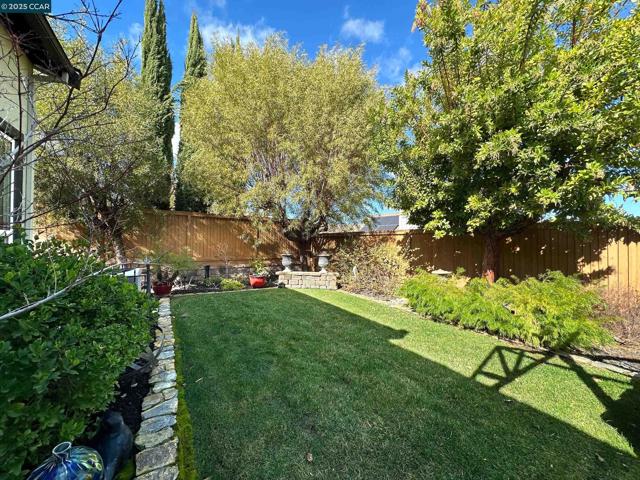 1759 Latour Ave, Brentwood CA: https://media.crmls.org/mediaz/3438f914-43e8-4f2f-9568-67466e0634c0.jpg
