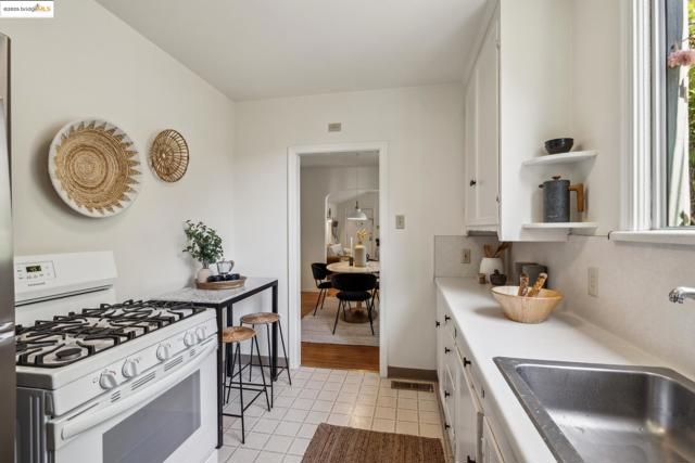 1128 Evelyn Ave, Albany CA: https://media.crmls.org/mediaz/343a15f7-5440-48dc-8b45-40855531bb39.jpg