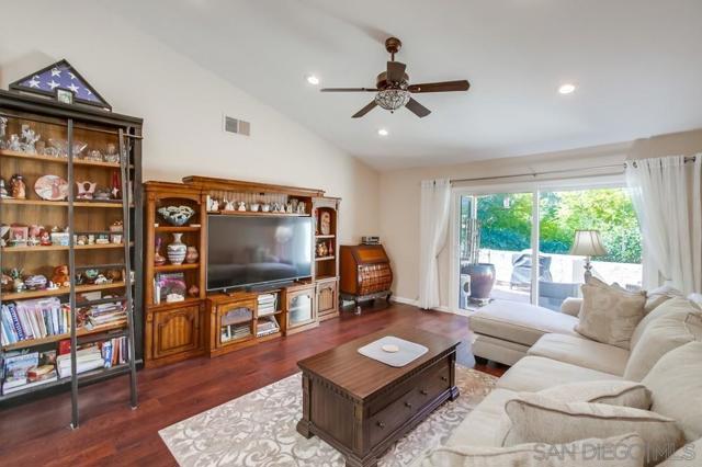 17832 Avenida Cordillera, San Diego CA: https://media.crmls.org/mediaz/343a3693-700a-4a89-8f62-480dd9854df8.jpg
