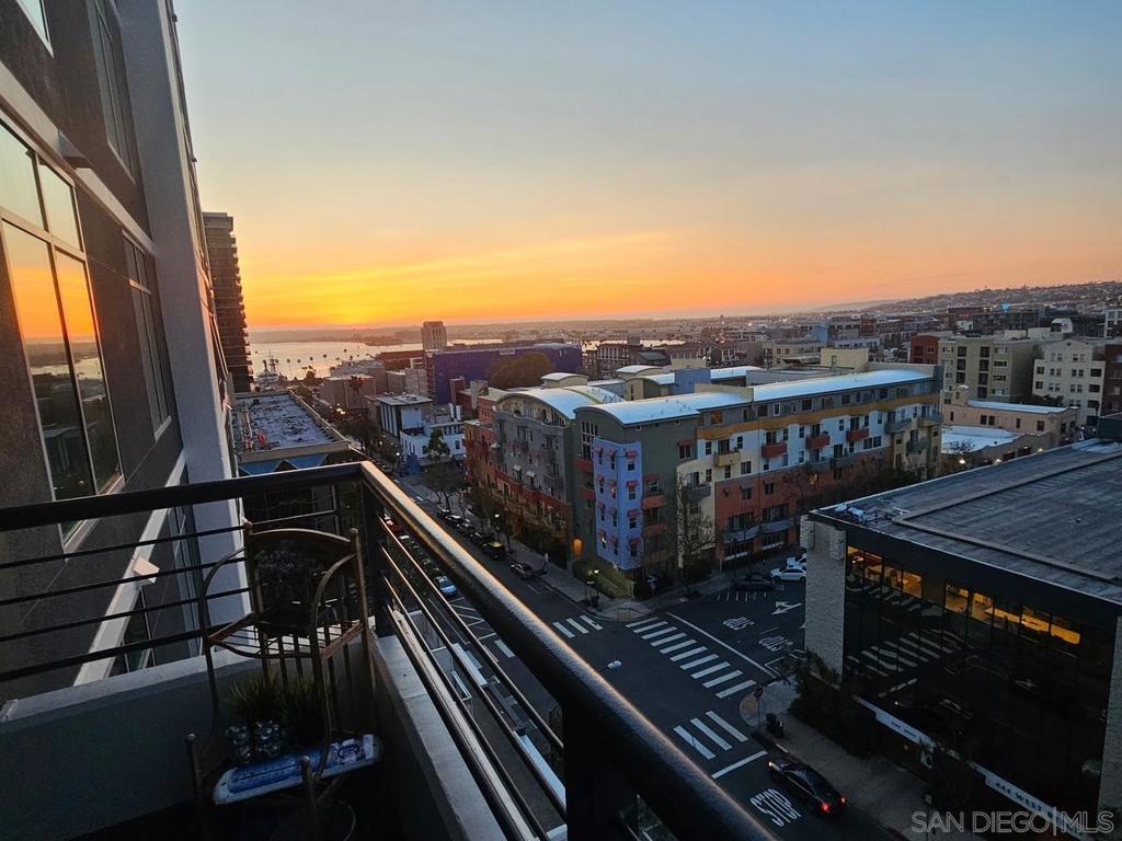 425 W Beech #1156