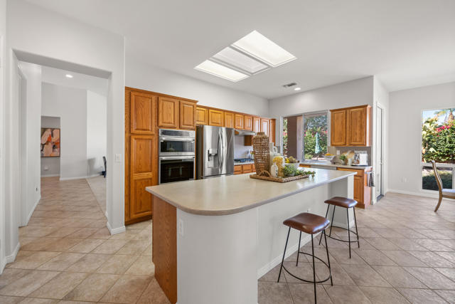35925 Rosemont Drive, Palm Desert CA: https://media.crmls.org/mediaz/343b48fc-afbe-4f94-be8b-46db911f5261.jpg