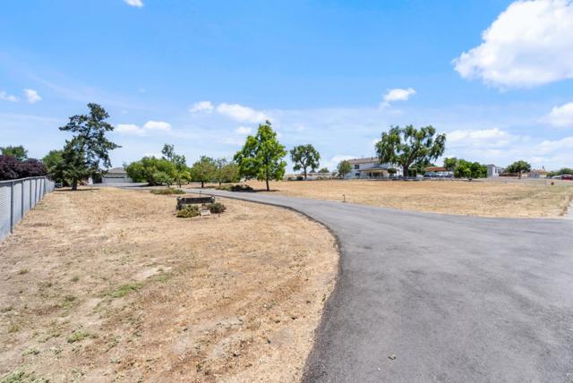 307 Mansfield Road, Hollister CA: https://media.crmls.org/mediaz/343b5519-5135-4235-83a7-8f490949dc23.jpg