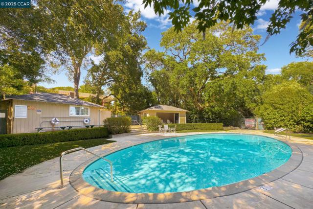 40 Loma Vista, Walnut Creek CA: https://media.crmls.org/mediaz/343c35c0-9e6b-4151-a28d-1e619b679263.jpg
