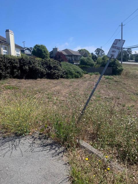 300 Coronado Avenue, Half Moon Bay CA: https://media.crmls.org/mediaz/343c8821-8bbc-49c0-9325-1442c9a6837d.jpg
