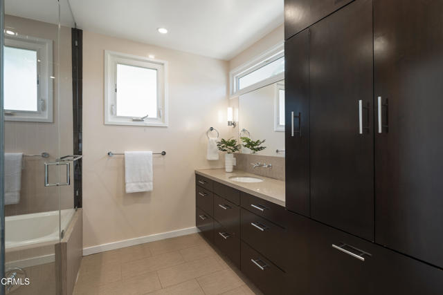 4531 El Camino Corto, La Canada Flintridge CA: https://media.crmls.org/mediaz/343d00f2-d940-4bee-ac7e-5a165fcad255.jpg