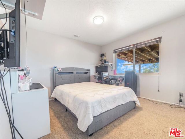 9446 Green Road, Pinon Hills CA: https://media.crmls.org/mediaz/343d8a40-4eb9-448d-882d-f320bff5122b.jpg