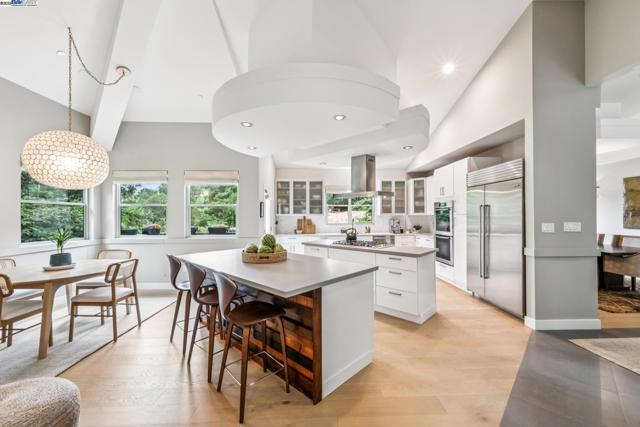 2005 TUNNEL RD, Oakland CA: https://media.crmls.org/mediaz/343db6c5-71d4-4db6-8a04-227715b17c63.jpg