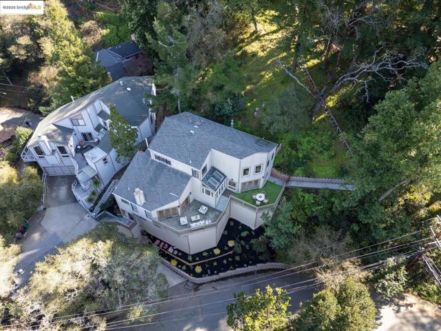 6566 Chelton Dr, Oakland CA: https://media.crmls.org/mediaz/343db723-bb40-4fde-9073-194ff7b8dc91.jpg