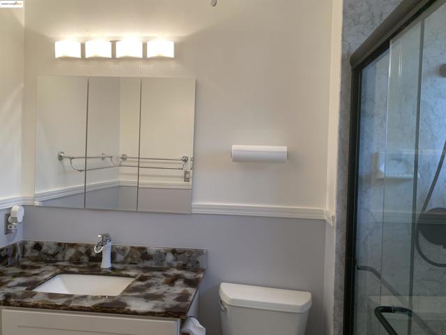 25 Woodcliff Ct, Oakland CA: https://media.crmls.org/mediaz/343e2378-a794-4cc5-a23c-1075eda65f94.jpg