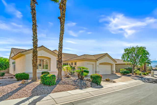 35882 Royal Sage Court, Palm Desert CA: https://media.crmls.org/mediaz/343f12e2-2b70-48c5-8092-3a4fc7ed6ec7.jpg
