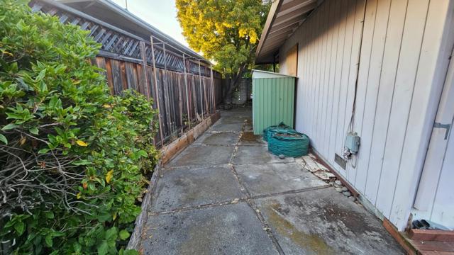 41056 Pajaro Drive, Fremont CA: https://media.crmls.org/mediaz/343f3656-39cf-46d3-a184-c896854d37c3.jpg
