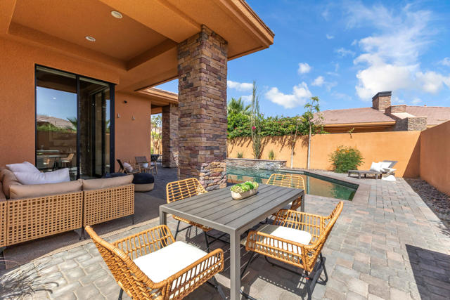 50050 Camino Privado, La Quinta CA: https://media.crmls.org/mediaz/343f5751-ea81-4c82-8123-48d3fe61ac87.jpg