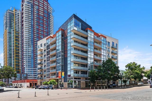 550 15Th St, San Diego CA: https://media.crmls.org/mediaz/343f5ef9-5cb1-4762-8a09-ef56b7178fc4.jpg