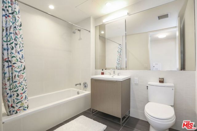 889 Francisco Street, Los Angeles CA: https://media.crmls.org/mediaz/343f7732-8461-4492-b356-bc4dbdd45af6.jpg