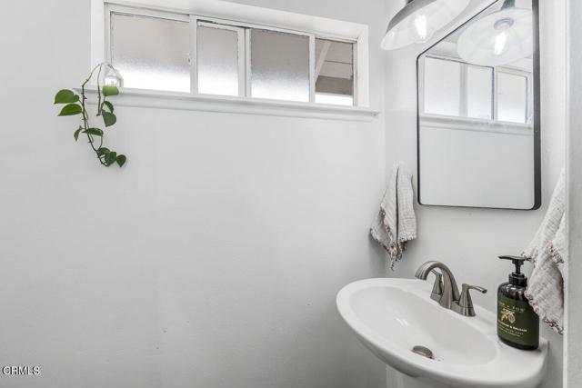 1431 Lakehurst Street, Oxnard CA: https://media.crmls.org/mediaz/34407ac4-a322-4c43-93dd-fa23c0fb79c3.jpg