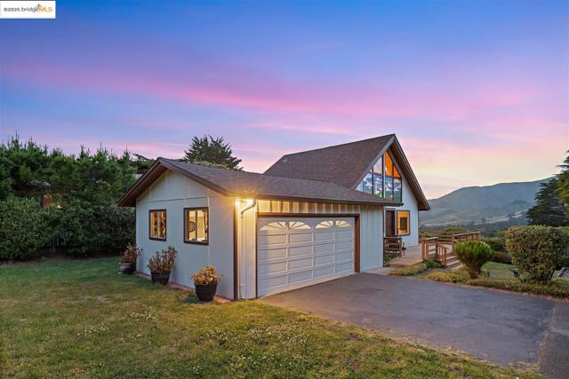 1400 Audubon AVE, Montara CA: https://media.crmls.org/mediaz/34409910-09c9-4f6a-abe0-bbdf19f1343f.jpg