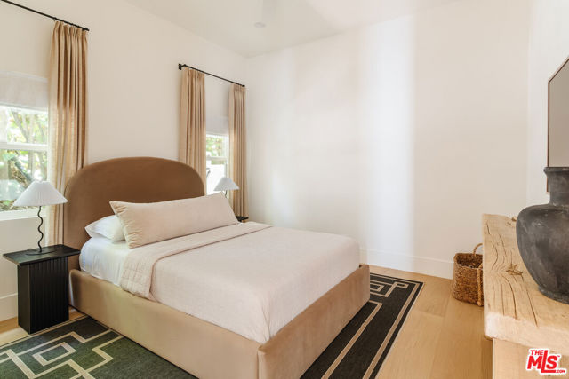 4508 Vesper Avenue, Sherman Oaks CA: https://media.crmls.org/mediaz/3440e557-65b8-434b-8348-5120ef83f0f3.jpg