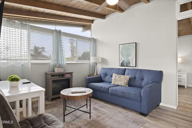 1132 1142 Pittsfield Lane, Ventura CA: https://media.crmls.org/mediaz/3441a0a1-6c92-447b-871f-430fa61f5a4c.jpg