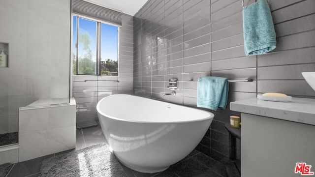2461 Crest View Drive, Los Angeles CA: https://media.crmls.org/mediaz/3441a551-9bff-4325-86c6-385d2efbdfc6.jpg