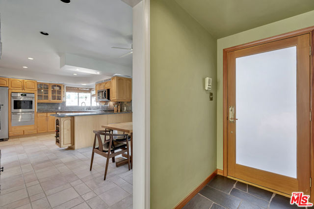 15511 Woodcrest Drive, Sherman Oaks CA: https://media.crmls.org/mediaz/3441bdeb-e6c0-4d4b-862c-2144ff08d840.jpg