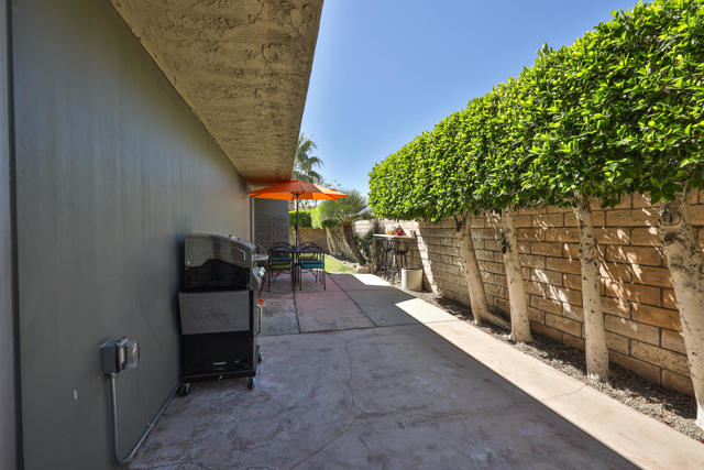1181 Sunflower Lane, Palm Springs CA: https://media.crmls.org/mediaz/3441dbb4-4814-4687-98c9-86d1eb83e4e2.jpg