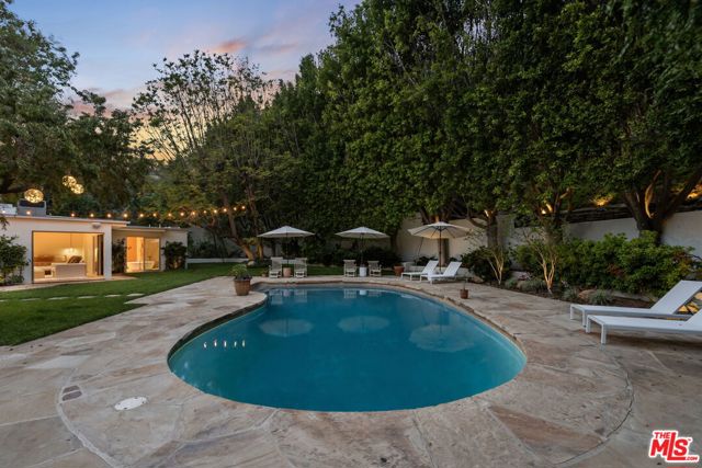 9451 Hidden Valley Place, Beverly Hills CA: https://media.crmls.org/mediaz/3441ddf0-d020-4c1e-9514-843fc7adc4cc.jpg
