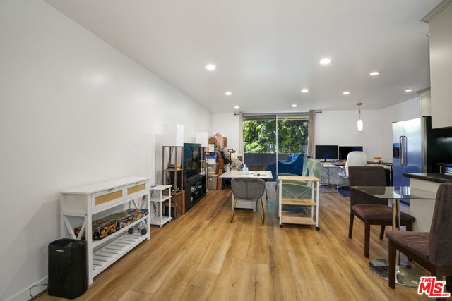 1 Bed Home for Sale in Los Angeles, California