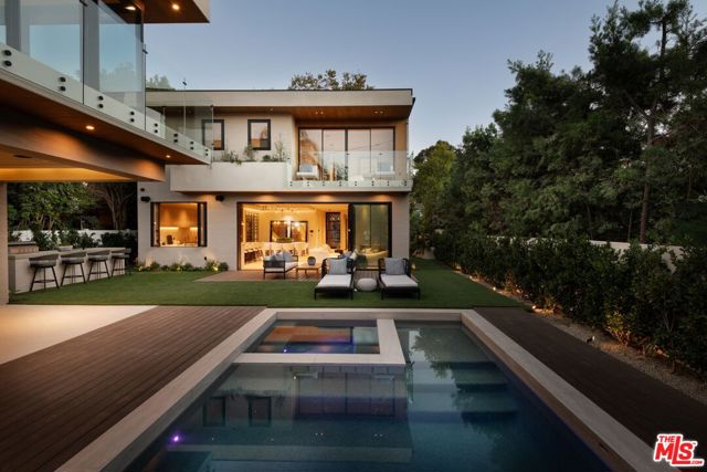 13221 Hesby Street, Sherman Oaks CA: https://media.crmls.org/mediaz/344287f3-d1bf-4480-b10d-bbdebca3665e.jpg