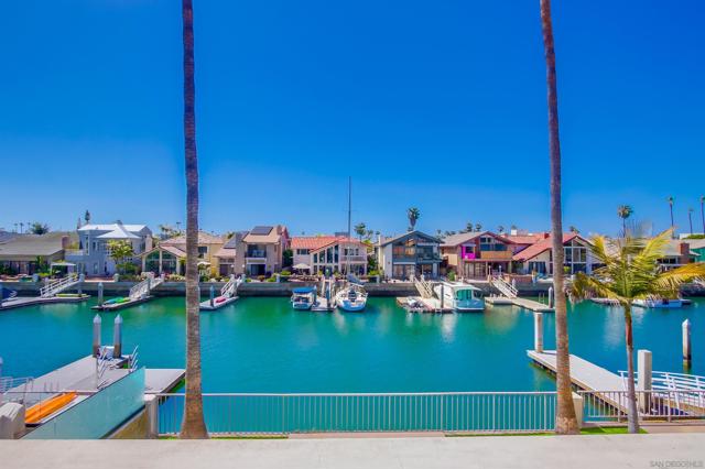 8 Buccaneer Way, Coronado CA: https://media.crmls.org/mediaz/3442b78e-6a15-4ede-a77c-fa720143a9e5.jpg