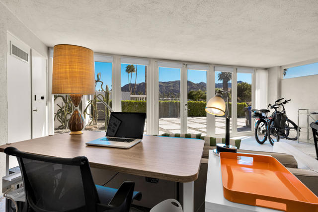 246 E Avenida Granada, Palm Springs, CA 92264