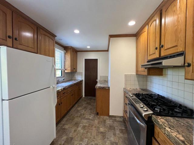 1632 Albemarle Way, Burlingame CA: https://media.crmls.org/mediaz/34432a36-f96f-4b63-9f8a-1b515475fada.jpg