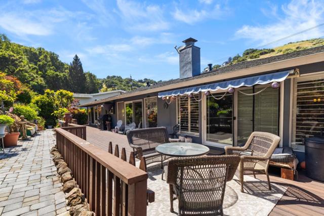 3155 Brittan Avenue, San Carlos CA: https://media.crmls.org/mediaz/34435df4-eb95-455a-a096-e928b40649d0.jpg