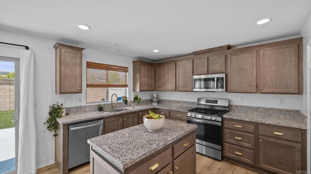 24008 Kestrel Court, Lake Elsinore CA: https://media.crmls.org/mediaz/3443f7e5-b2b2-4eca-9e16-b232384c63f5.jpg