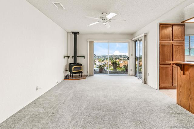 628 Via Santa Paulo, Vista CA: https://media.crmls.org/mediaz/3444432e-390c-4db0-b154-7d4611c5c970.jpg