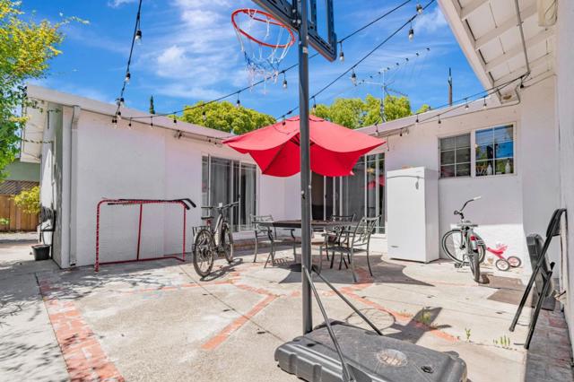 225 W Meadow Drive, Palo Alto CA: https://media.crmls.org/mediaz/3444af15-a939-4782-aefa-84cea9dcf504.jpg