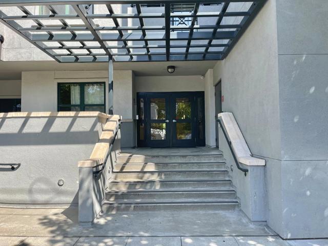 225 9th Avenue, San Mateo CA: https://media.crmls.org/mediaz/34451082-651b-4a8f-a8b1-edaf94a87853.jpg